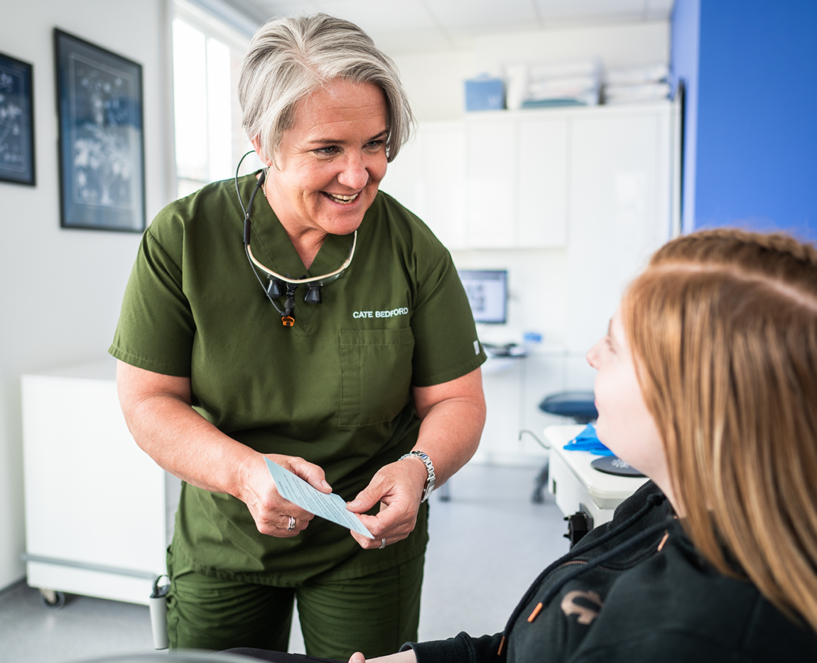 teeth straightening thumb1